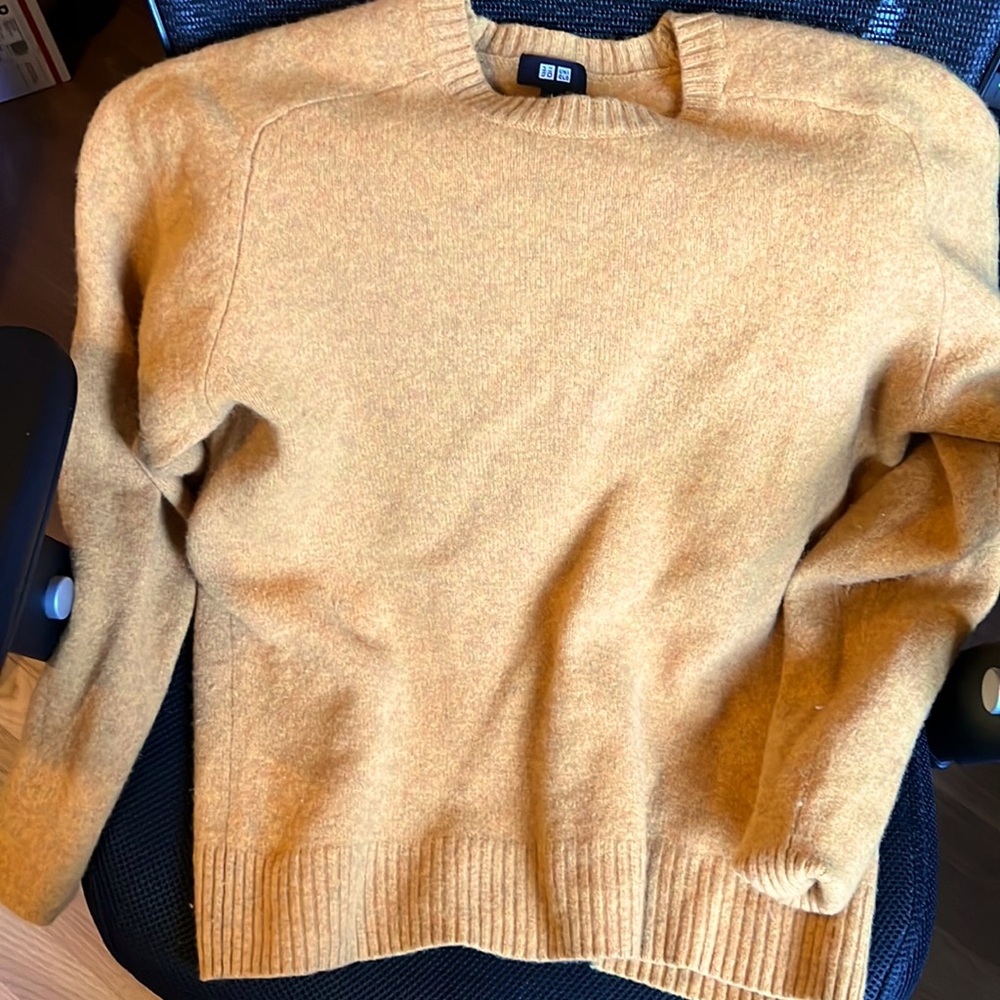 Womens Uniqlo sweater sz M